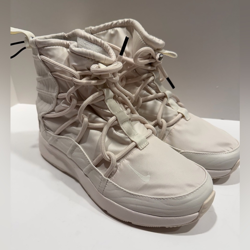 Nike Women's Tanjun High Rise Phantom Sneaker Boots - Size 8.5